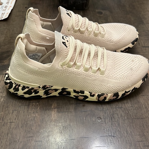 Apl - Picture 4 of 6